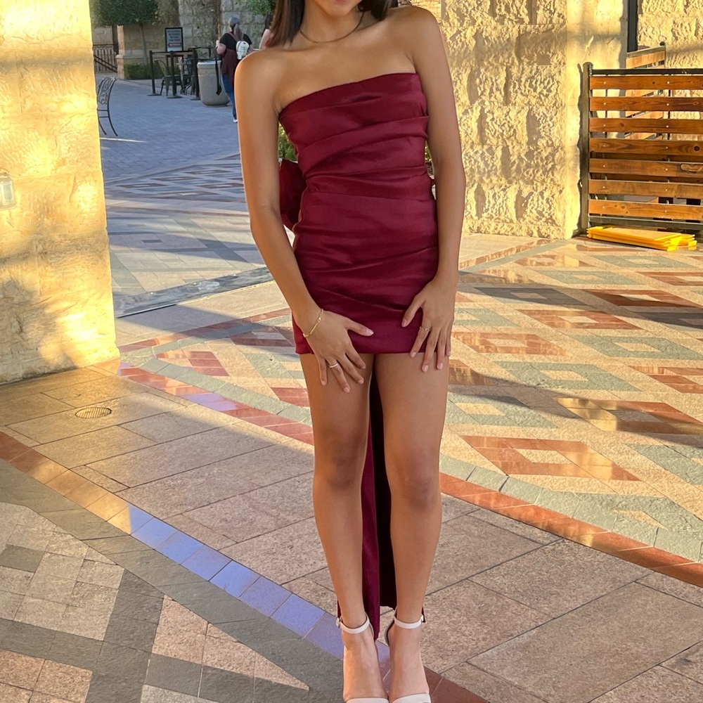 Chic Strapless Wine Homecoming Dress